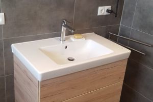 Badezimmer Waschtisch- Unterschrank in moderner HPL- Eiche Ast und Rissholzoptik