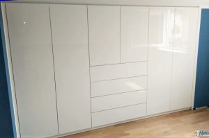 Kniestockschrank mit TipOn Fronten weiß Brilliantglanz - 1Meter Tief!!