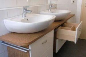 Badezimmermöbel für vorhandene Waschbecken, Platte Bambus HPL mit Fronten Creme Hochglanz