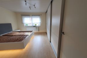 Weißlack- Schlafzimmer im Ganzen