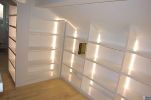 Exclusive Bibliotheken / Bücherregal- Anlage in MDF Weisslack, mit LED- Streep Beleuchtung hinter den Regalstollen