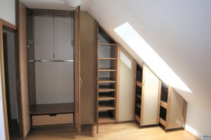 Dachschräge- Einbauschrank mit Türfries- Fronten in Bambus,.... offen