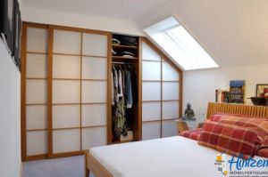 Gleittüren- (Schrank)anlage in Japanart, Modell Nuss H60 mit Aufsatz- Kreuzsprossen, Füllung Japanpapier