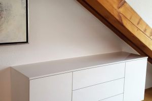 Wandhängendes Wohnzimmer Lowboard in Brilliantglanz Weiß mit Schubladen TipOn XXL