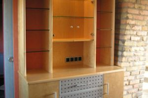 Highboard mit Aufsatzvitrine in Birke (geapfelt) furniert mit Gastüren, Innenbeleuchtung und Ladenfronten AluArt